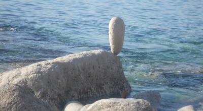 Standing stone pebble